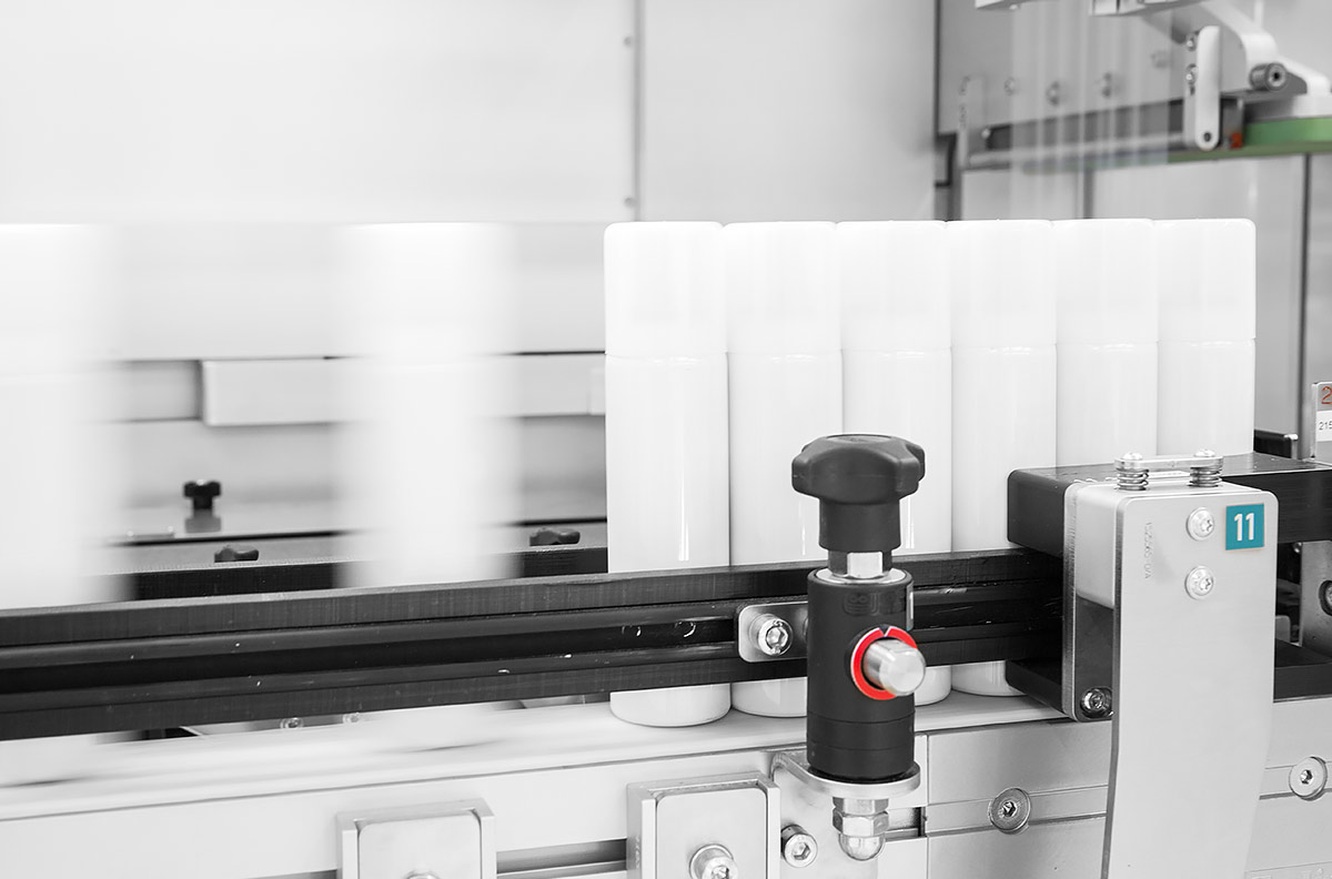 Film packaging secure, stable shelfready packaging